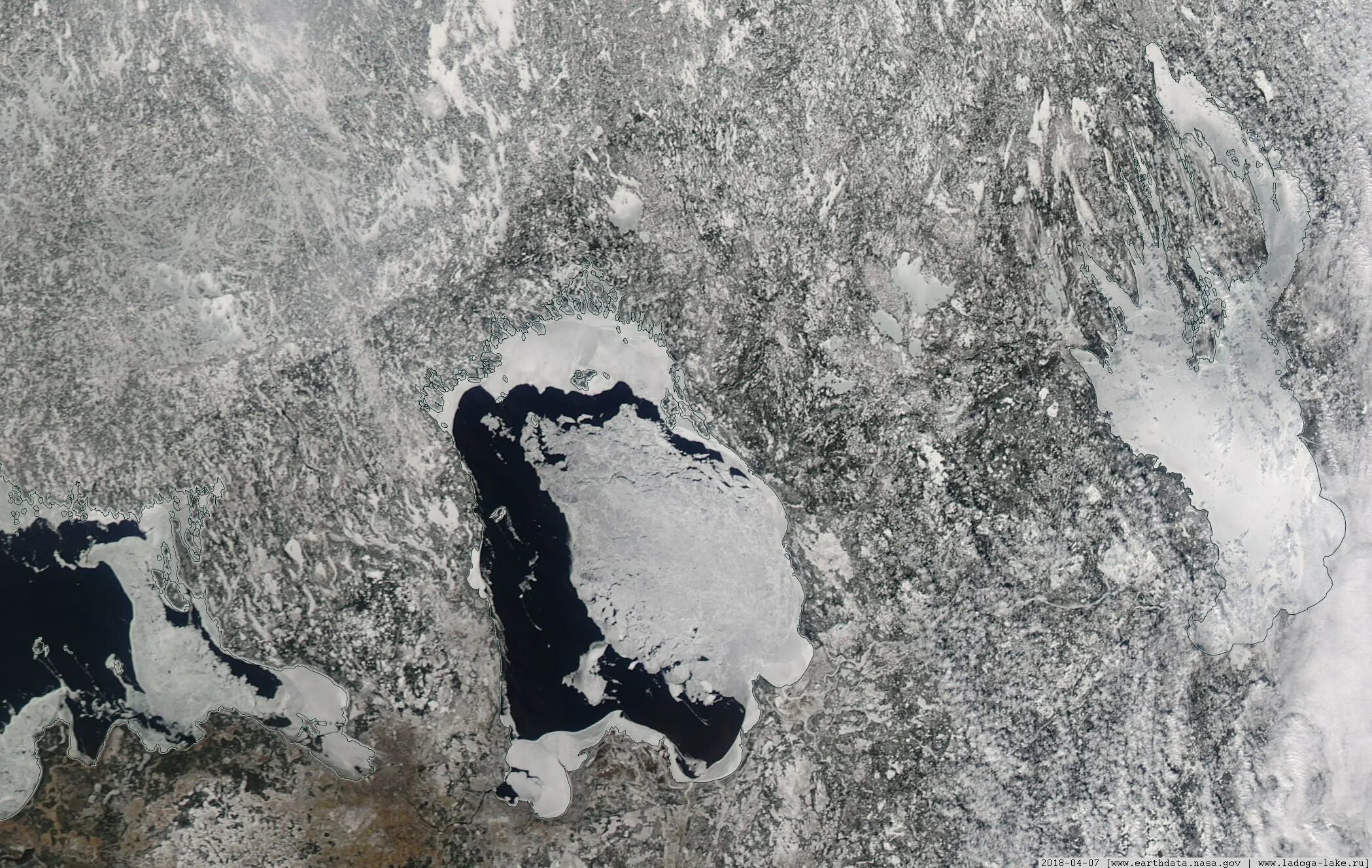Ледовая обстановка Онежское озеро. Онежское озеро из космоса. Ледовая обстановка на Ладоге. Ладожское озеро состояние льда. Ледовая на ладоге