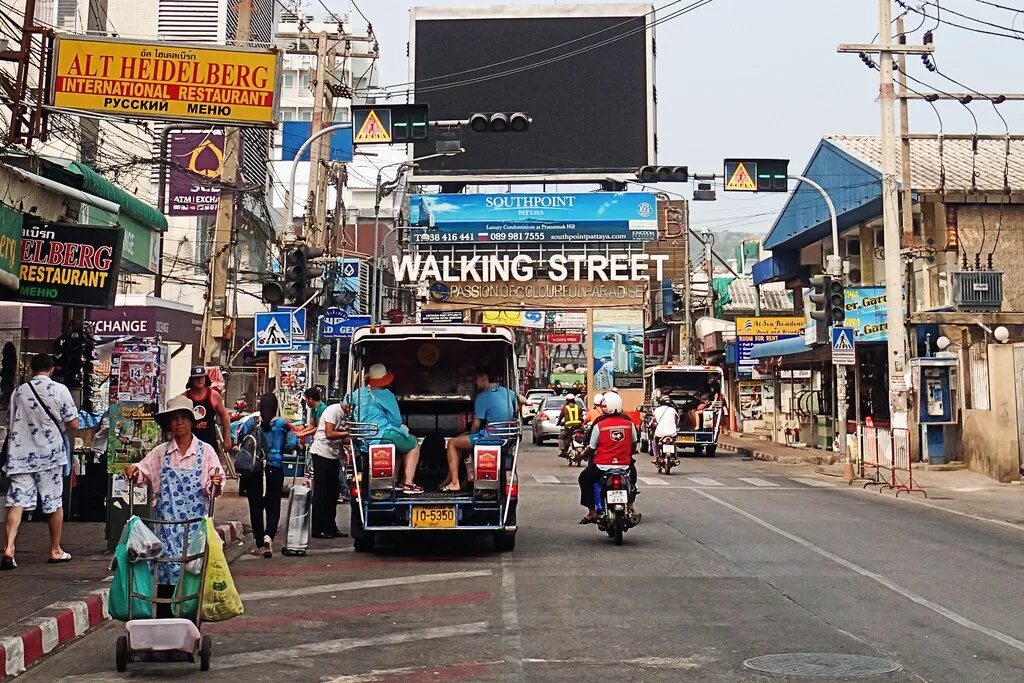 Thai streets. Таиланд улица Волкин стрит. Паттайя Таиланд улица Волкин стрит. Тайланд Паттайя Walking Street. Улица Уокинг-стрит в Паттайе.