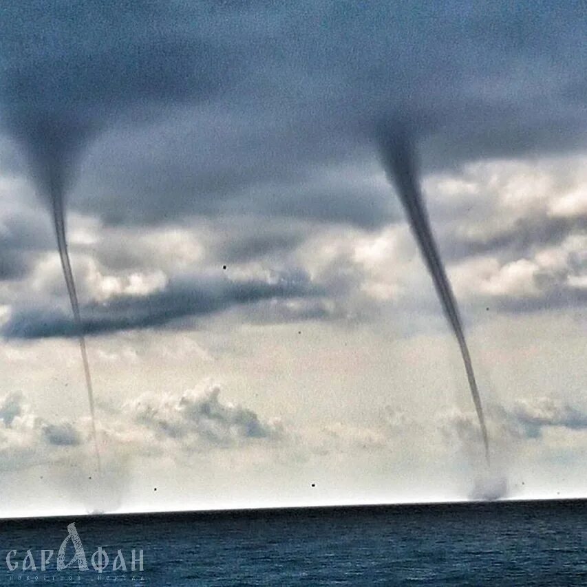 Водяной смерч. Водный смерч в сочи. Угроза смерчей. Смерч феодосия 2018. Ураган смерч торнадо.
