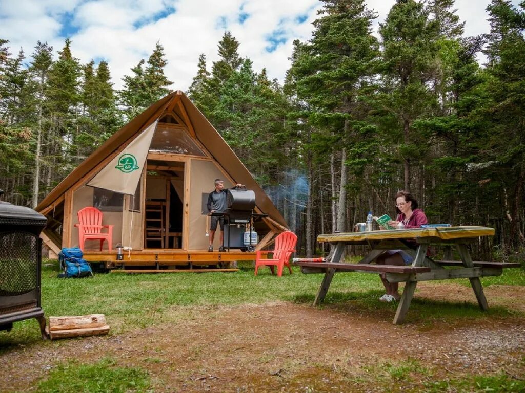 Camping park. Глэмпинг Canada. Глэмпинг в Канаде. Глэмпинг Канада Атиг. Глэмпинг национального парка Валдайский.