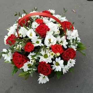 Красно белая композиция