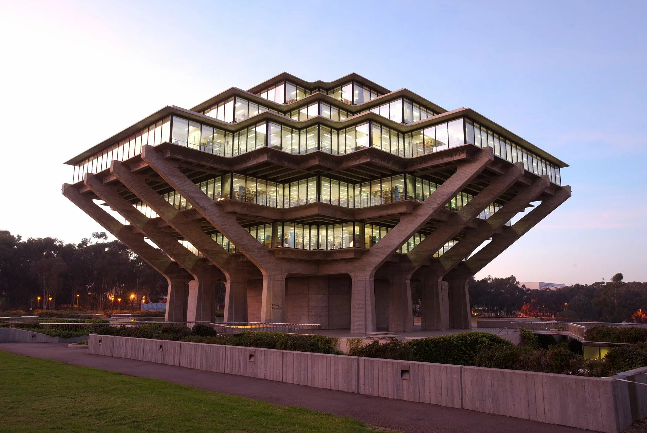 Архитектура architecture. Библиотека Гейзеля в Сан-Диего. Библиотека Гейзеля в Сан-Диего Архитектор. Библиотека Гейзеля, калифорнийский университет, Сан-Диего. Библиотека Гейзеля в Сан-Диего (1970)..