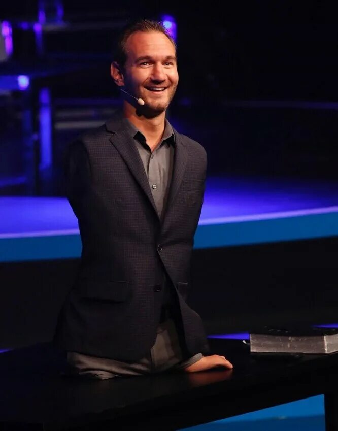 Ник оратор. Ник вуйчич. николас джеймс ву́йчич. nicholas james vujicic. ник вуйчич фото.