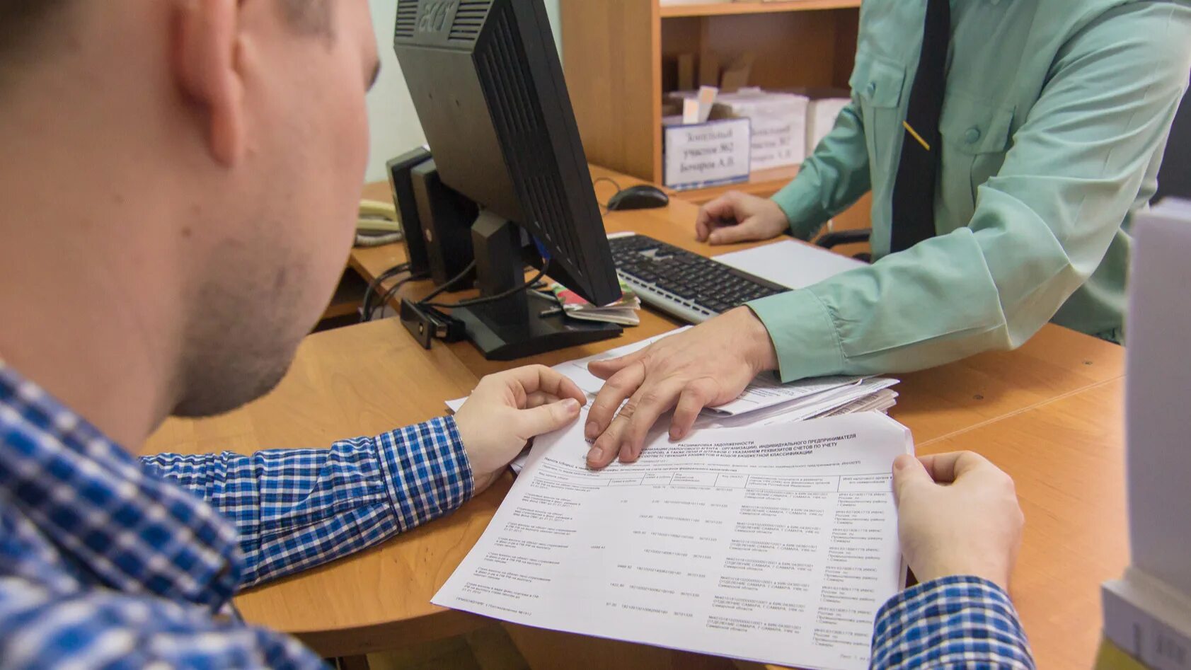 Долгов дня сегодня. Долги по алиментам. Должница по алиментам. За неуплату алиментов под суд. Долги по алиментам фото.