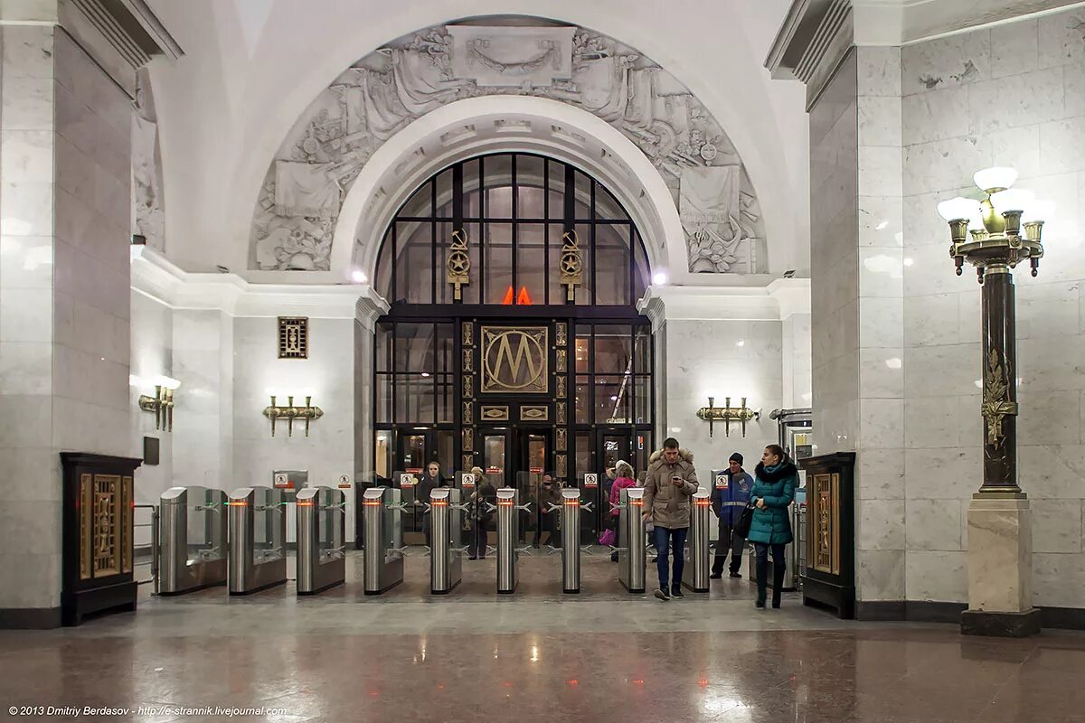 М октябрьская метро. Станция метро Октябрьская Кольцевая. Метро Октябрьская Кольцевая вестибюль. Вестибюль станции метро Октябрьская Кольцевая. Станция Октябрьская кольцевой линии.