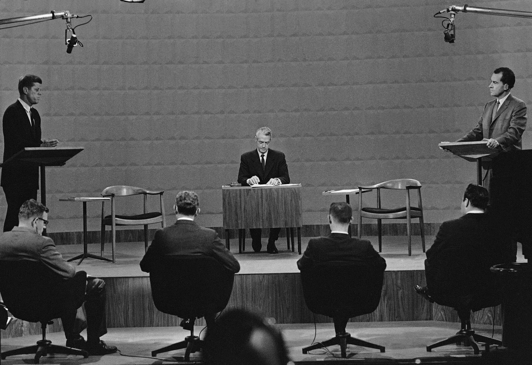 Дебаты выступление. Кеннеди дебаты 1960. Никсон и Кеннеди теледебаты. Кеннеди и Никсон дебаты.