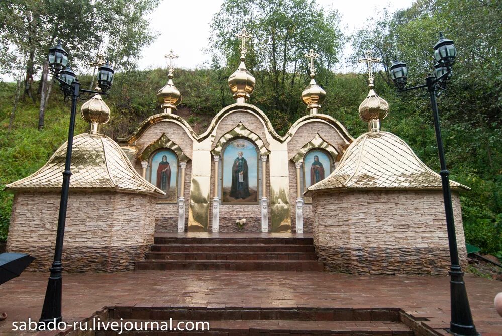 Родник пушкино. Радонеж Святой источник Сергия Радонежского. Радонеж Сергиев Посад купель. Сергиев Посад Святой источник Сергия Радонежского. Родник преподобного Сергия в Радонеже.