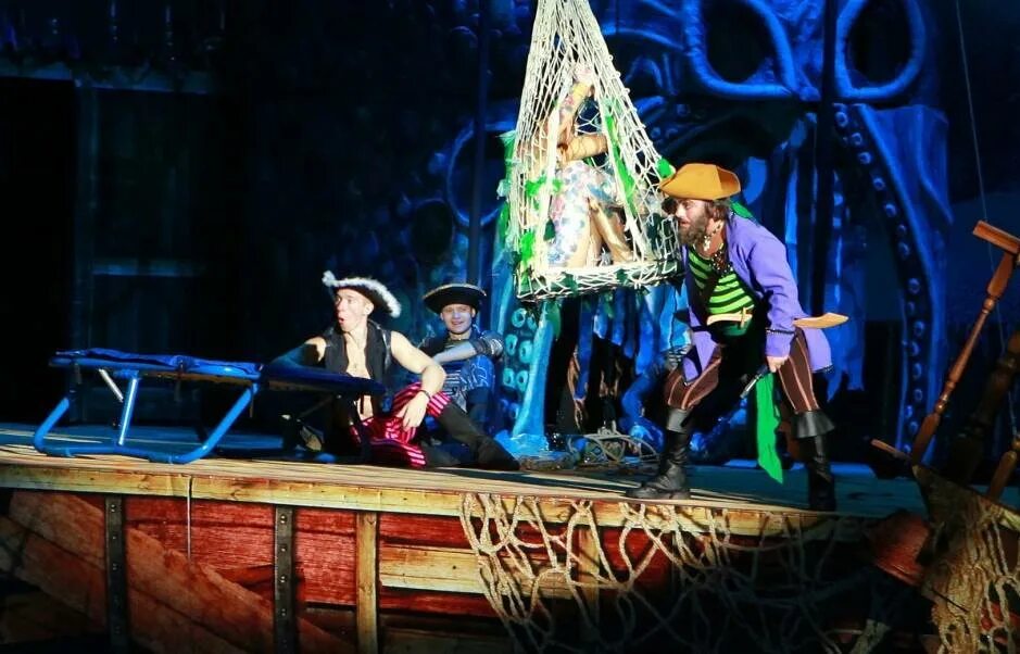 Цирк тайна пирата магнитогорск. Дилявер пираты подземного моря. Театрально цирковое шоу. Детский спектакль шоу море. Цирковое шоу пираты.