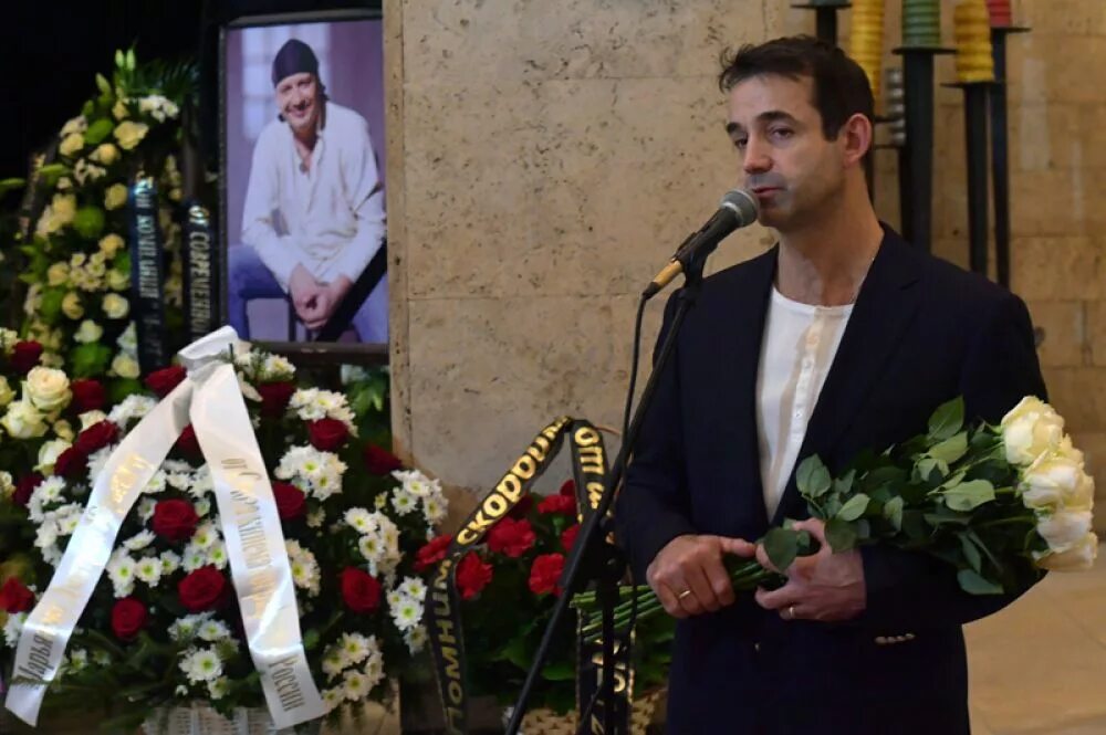 Что случилось с дмитрием певцовым последние новости. Дмитрий певцов. Певцов дмитрий анатольевич. Могила даниила певцова сына дмитрия певцова. Что случилось с дмитрием певцовым последние новости.