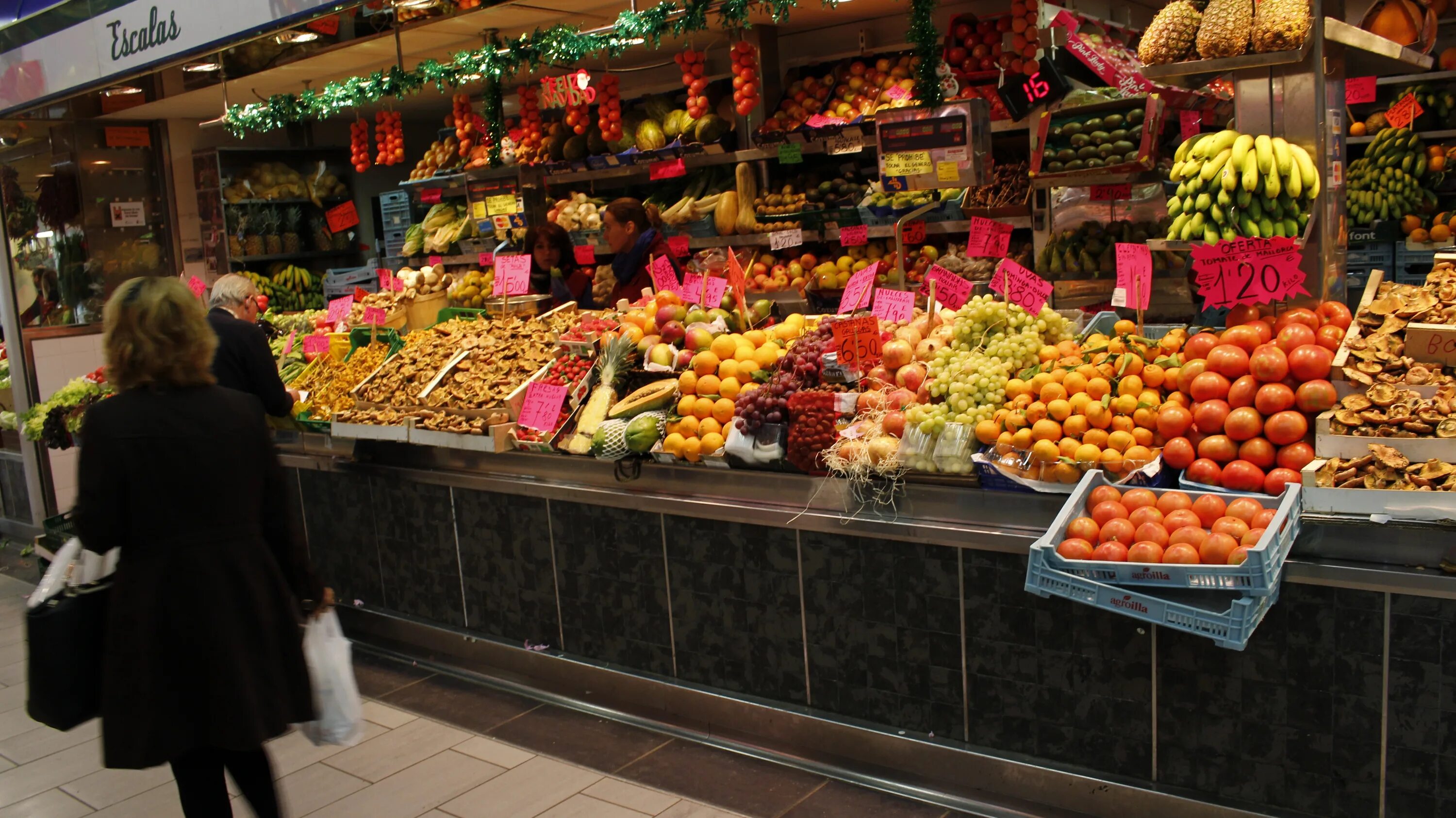 Местоположение рынок. Greengrocer. Общественные места супермаркет. Stalls in the Markets. Братиславский рынок фото.