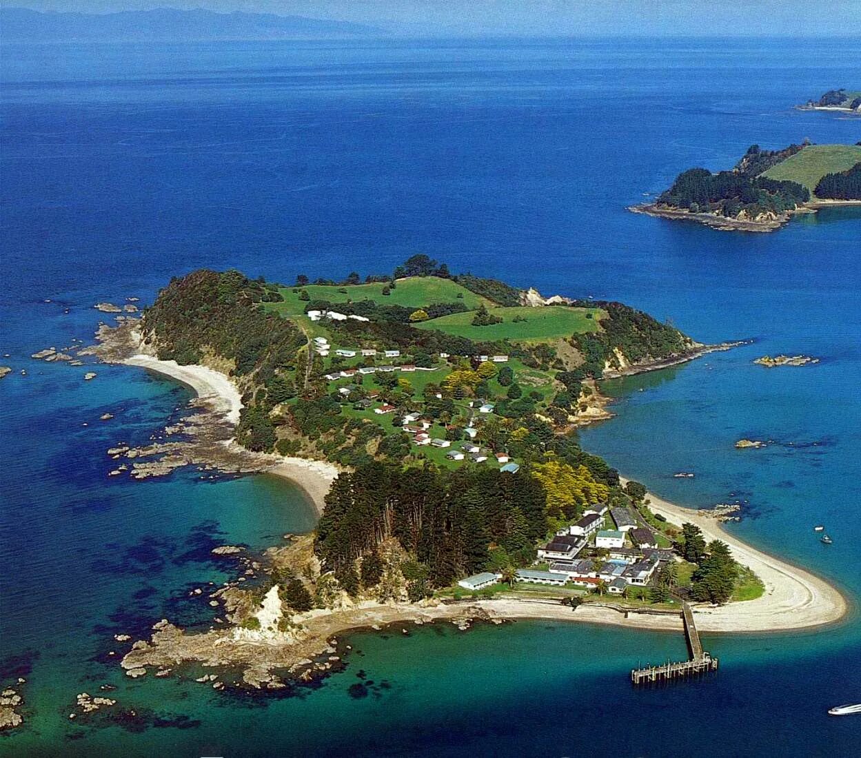 New zealand two islands. Окленд Айленд остров новой Зеландии. Новая Зеландия Северный остров. Новая Зеландия 2 острова. Ракуира новая Зеландия остров.