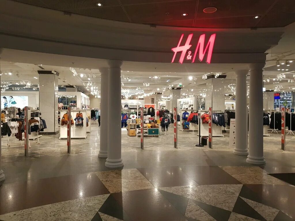 огромный магазин hm. эйч энд эм екатеринбург. H m открытие магазина. H m магазин. H m новороссийск.