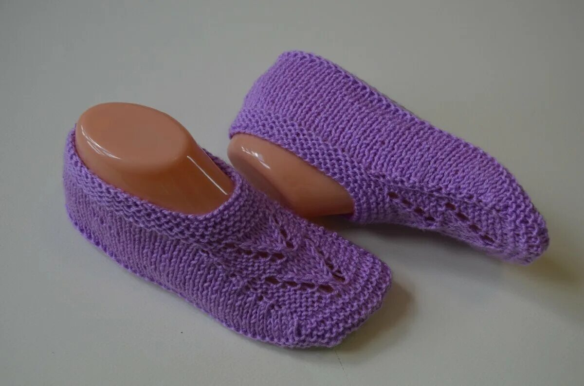 Кожевниковой. Следки натальи калиновской. Следки натальи калиновской. Таша деркач тапочки следки. Тапочки спицами.