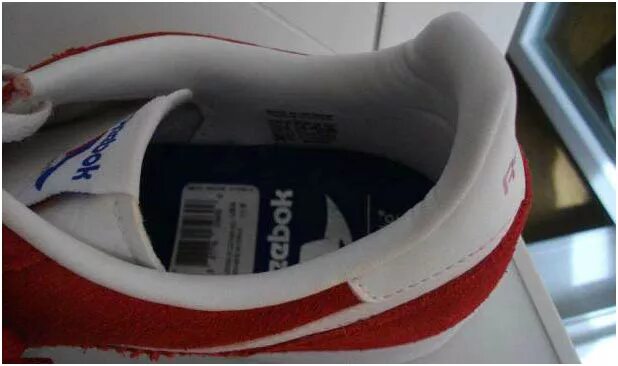 Рибок как отличить подделку. Язычок кроссовок рибок оригинал. reebok original vs fake.