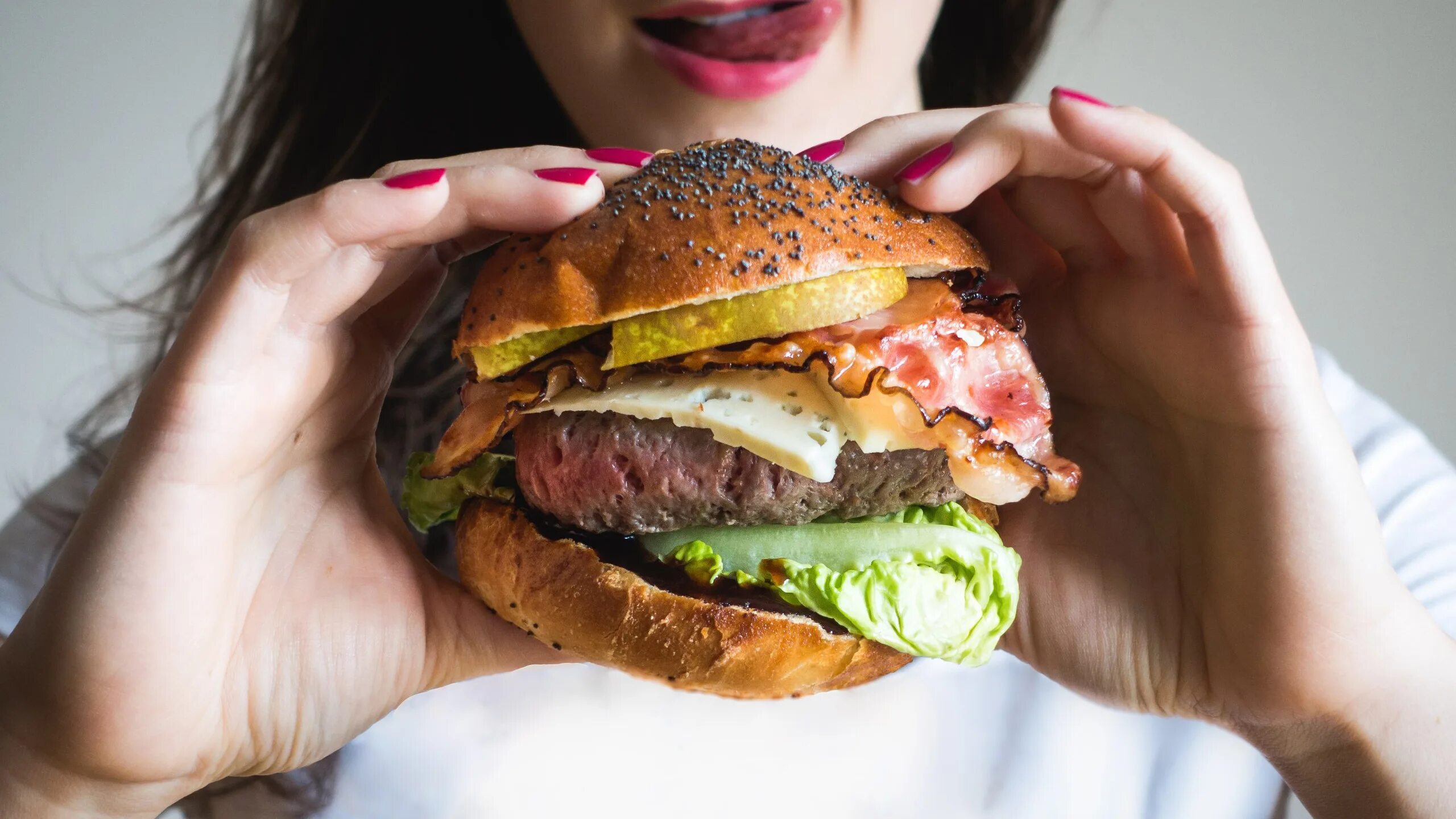 Почему фаст фуд вреден. Сообщение на темву фастфуд. Вред быстрого питания. Полезен или вреден фаст фуд. Влияние вредных продуктов на организм.