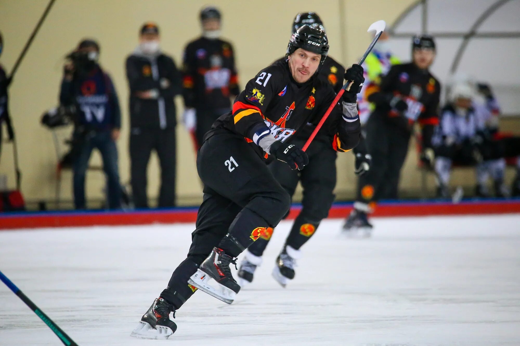 ска нефтяник хабаровск. ска-нефтяник кузбасс. ска-нефтяник кузбасс. рысь хк кузбасс. хоккей с мячом фото.