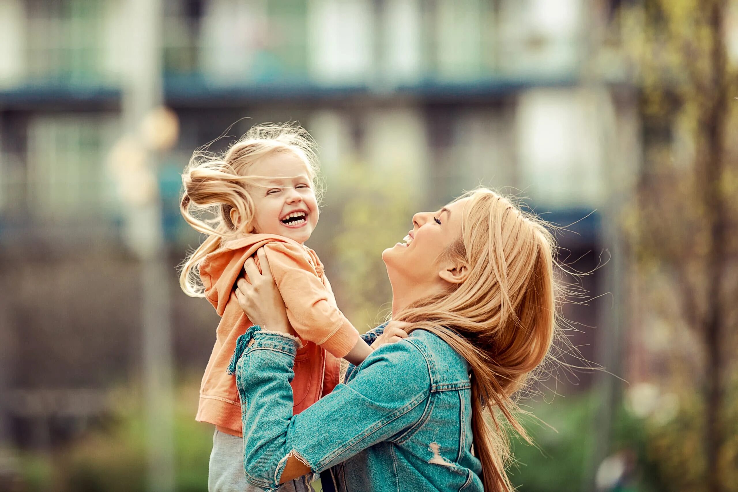 Идеальная мама. Настоящая мама. Идеальный ребенок. Woman with child Happy.