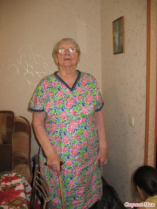 Платье женское для бабушки. Бабушка в платье. Платье для бабушки 80 лет. Платье для старых бабушек. Мама без халата