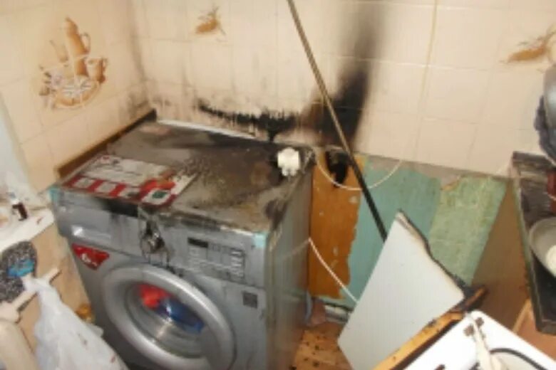 может ли сгореть стиральная машина. горелая стиральная машина. взрыв стиральной машины. пожар стиральная машина. может ли сгореть стиральная машина.