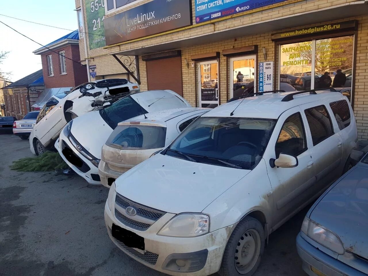 Машины Ставрополь. Новый автомобиль в Ставрополе. Припаркован 3 Советский. Сколько машин в ставрополе