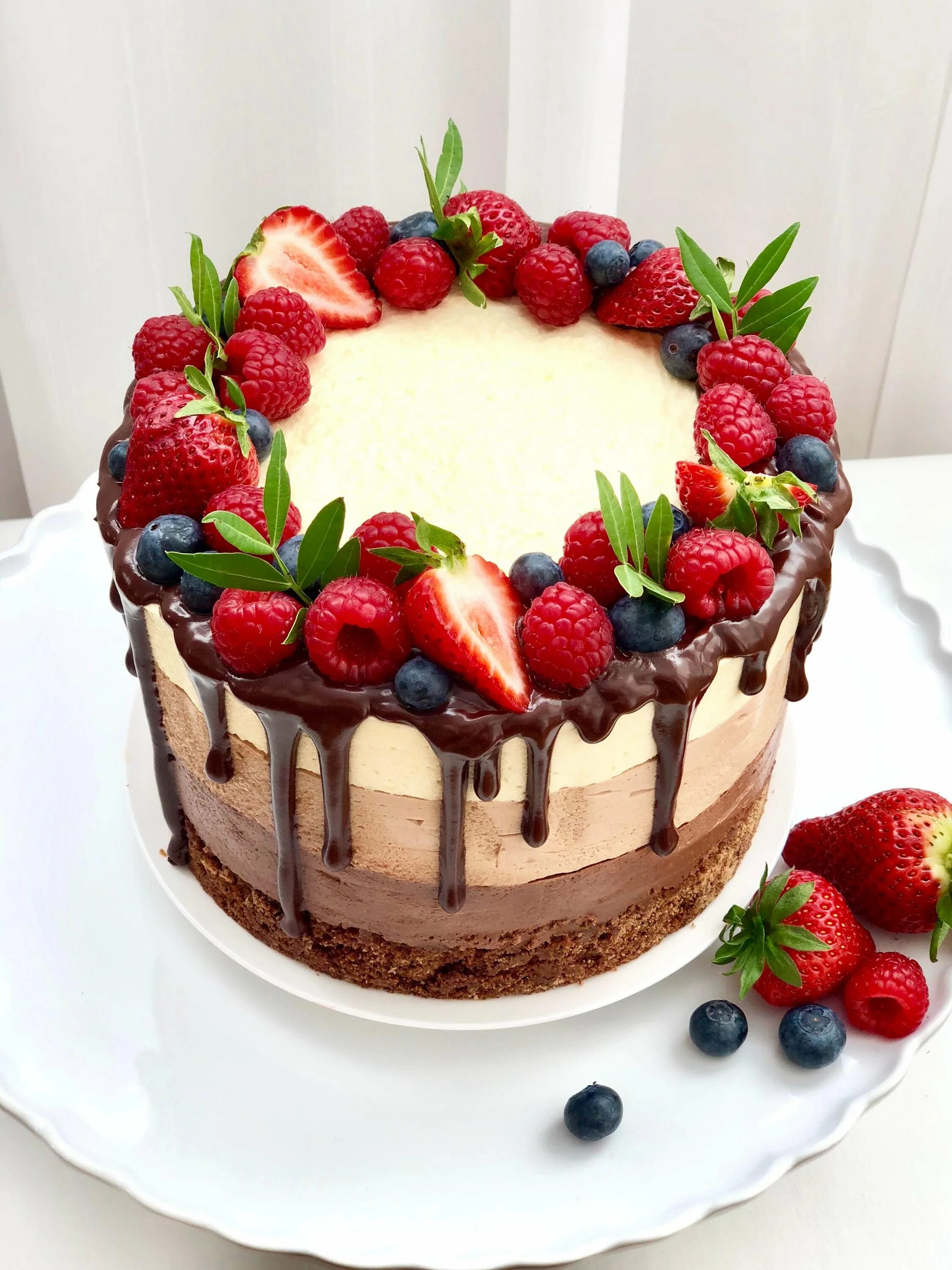 Торт. Красивые торты. Украшение торта. Торт с фруктами. Красиво украшенные торты фото