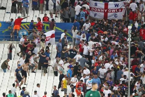 Драка российских болельщиков с английскими 200