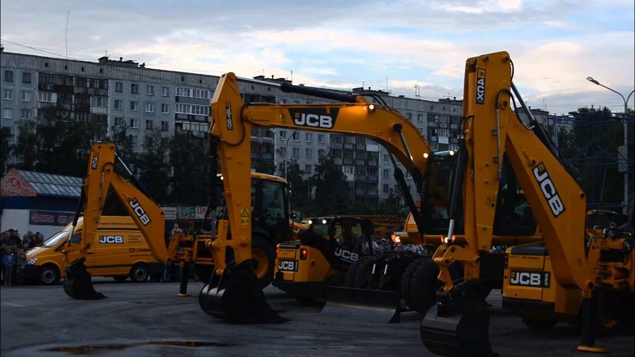 Танец экскаватора видео. Шоу экскаваторов. экскаватор танцует. битва экскаваторов. экскаватор jcb видео.