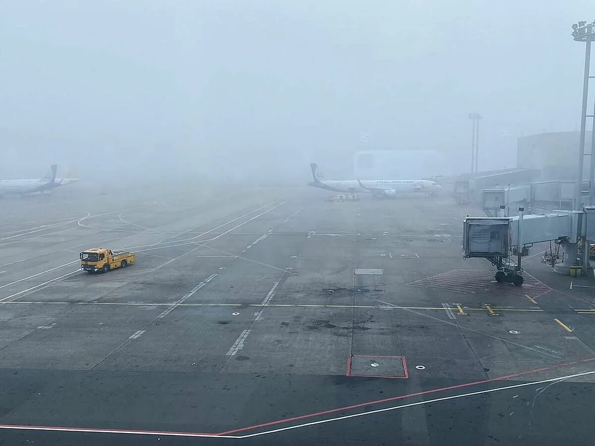 Аэродром храброво калининград военный. Храброва задержка рейсов. Аэропорт храброво 2023. Эвакуация ашан рязань. Аэропорт калининград внутри.