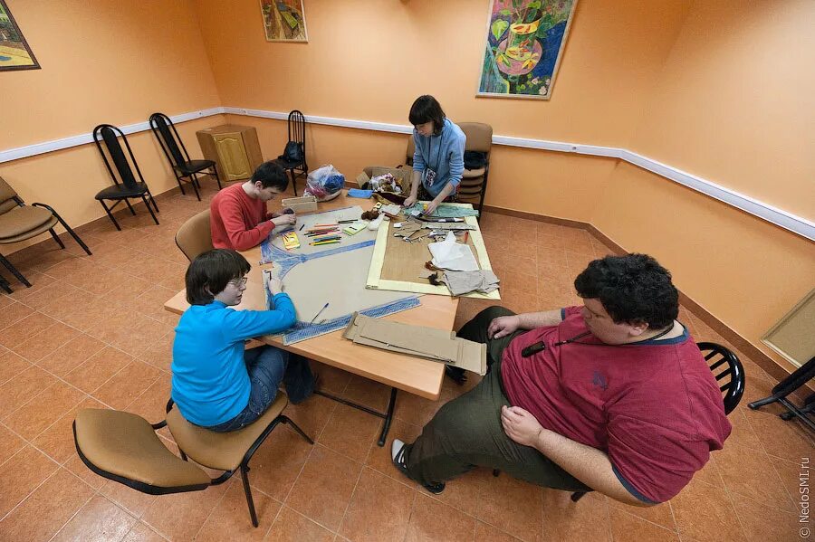 ребенок дошкольник школа. взрослый детсад. гамбург детский сад для взрослых. детский сад для мужчин в германии. форма для детского сада.