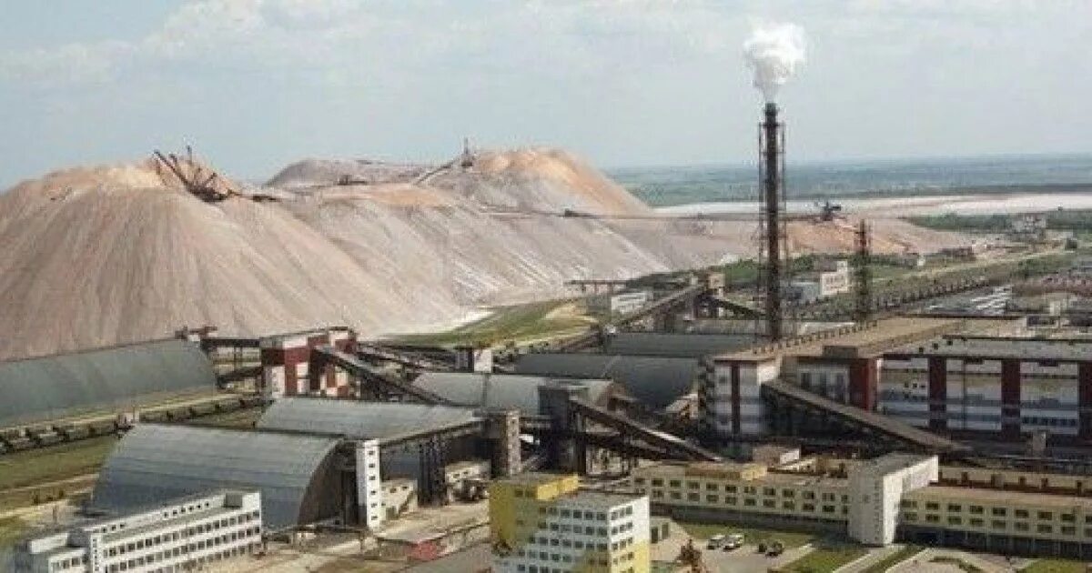 Солигорск калийные. Солигорск калий горы. Калийная соль беларусь. Солигорские горы беларусь. Месторождения калийных солей в мире.