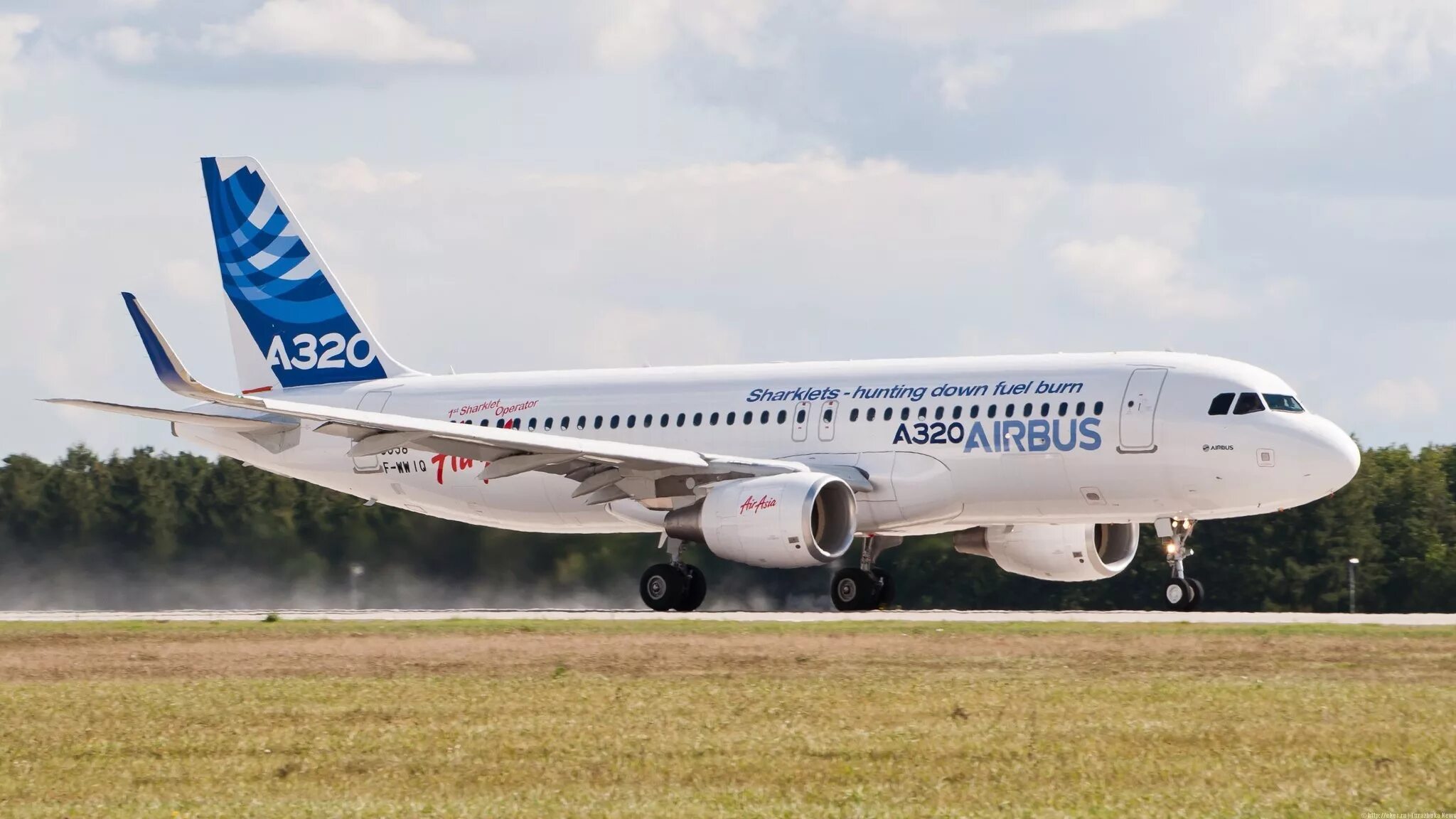 Эйрбас 320. Airbus а320 шарклет. Самолёт Airbus a320. Airbus a320 узкофюзеляжный.