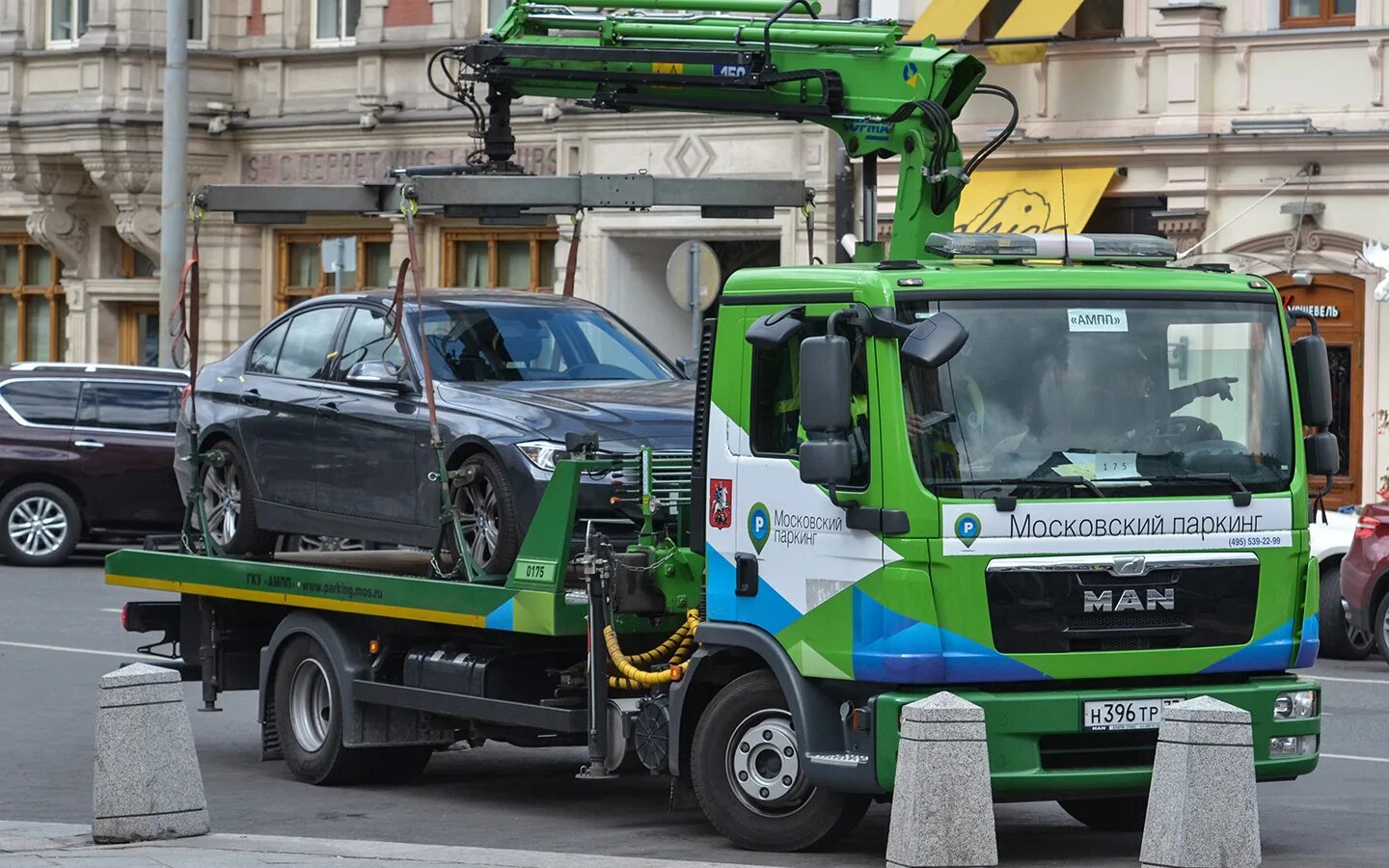 Автомобиль эвакуация автодруг. Эвакуатор ЦОДД. Московский эвакуатор ЦОДД. Эвакуаторы ГКУ АМПП. Грузовой эвакуатор ЦОДД.