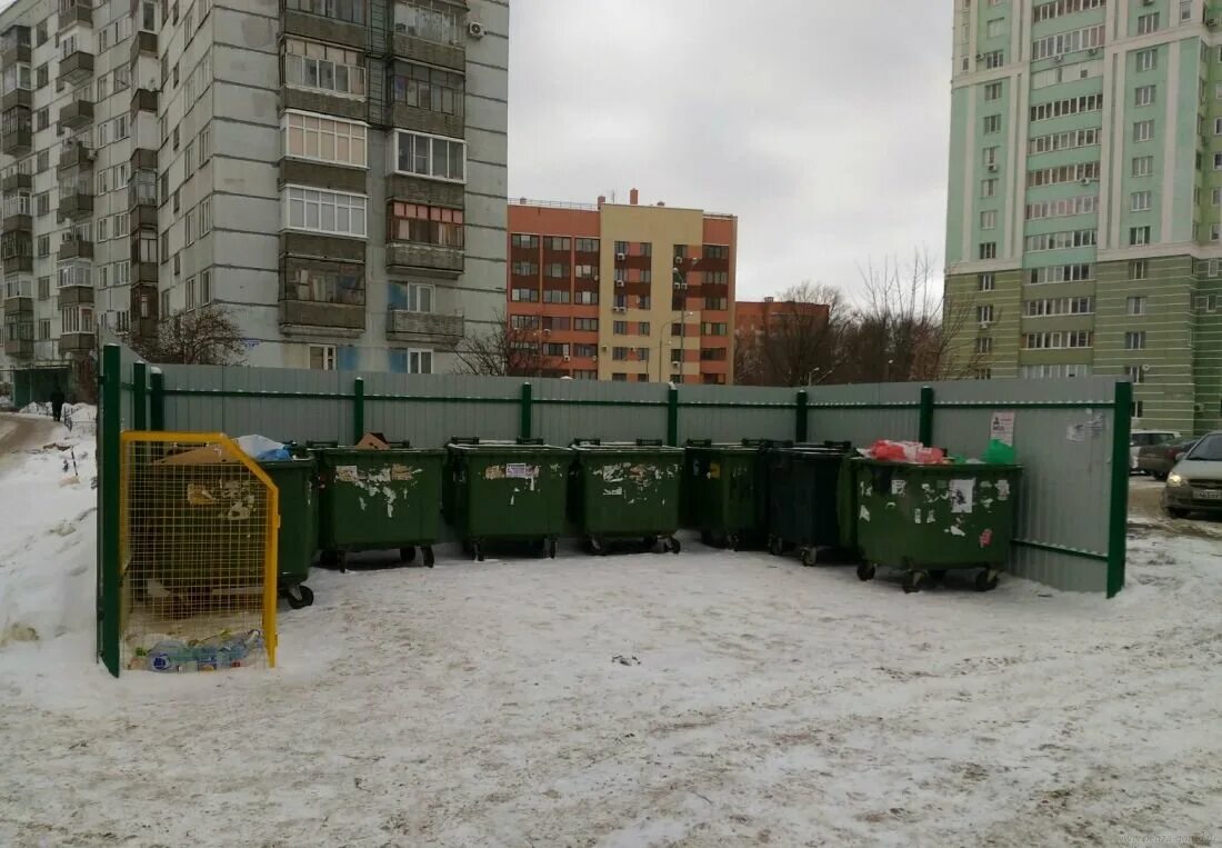 Мусорные баки в москве. Контейнерная мусорная площадка ТКО. Контейнерная площадка для ТКО. Обустройство контейнерных площадок Нижний Новгород 2021. Микрорайон Ульяновск контейнерная площадка.