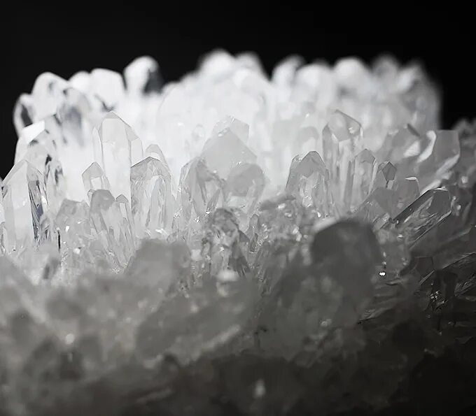 Циркон бесцветный. Природный бесцветный. Природный бесцветный. Бесцветный топаз. Кварц мусковит белая слюда.