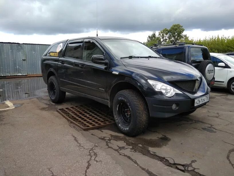 Шины саньенг актион. Саньенг Актион 2008. Саньенг Актион спорт 1. SSANGYONG Actyon Sports. Расширители арок SSANGYONG Actyon Sports 2.