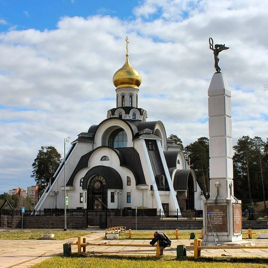 Площадь в сосновом бору