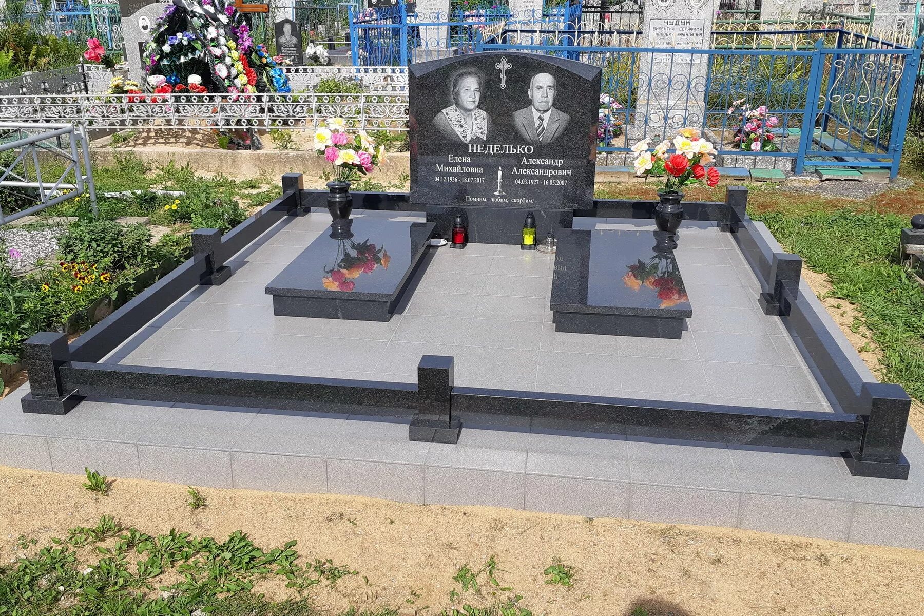 памятники из карельского гранита в перми северное кладбище. двойные гранитные памятники. памятник из гранита фото двойных. двойной памятник на могилку. надмогильный гранит памятник.