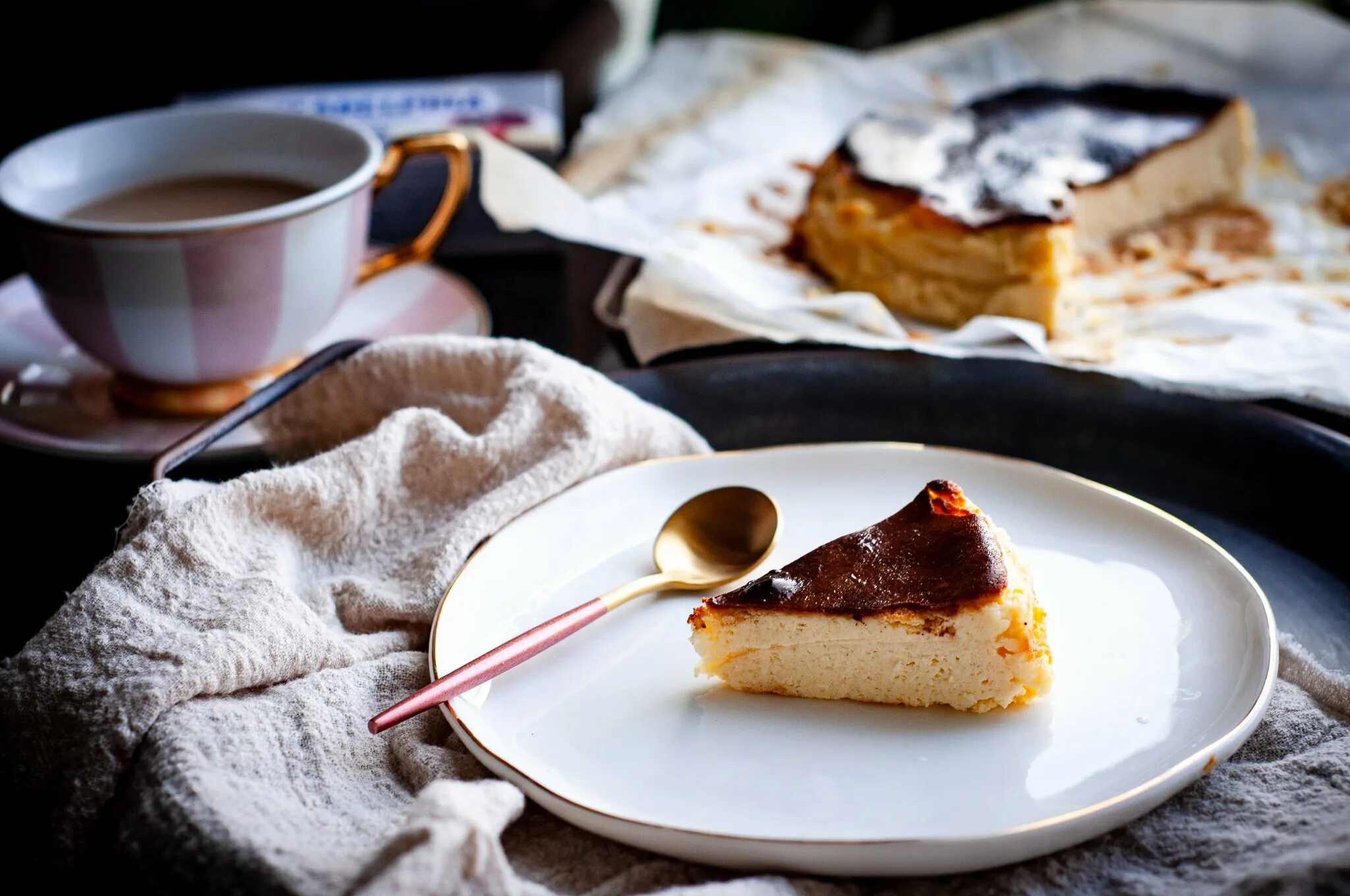 Баск чизкейк. Баскский чизкейк сан-себастьян. basque burnt cheesecake. горелый чизкейк. баскский чизкейк.