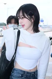 NMIXX Haewon boobs 7.jpg 