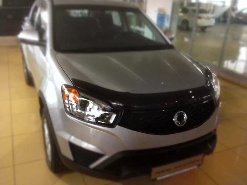 Ssangyong actyon дефлектор. Дефлектор капота для ssangyong new actyon. дефлектор капота санг енг актион нью. дефлектор sim sssact1312. дефлектор капота ssangyong actyon new 2014.