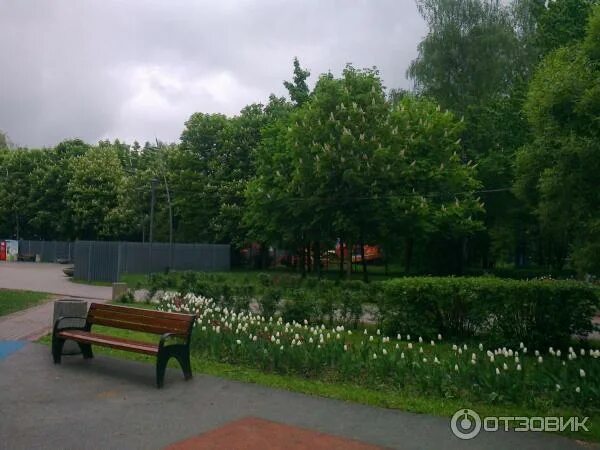 Парк алые паруса воронеж. Довольное мемориал. Церковь парк строителей спб. Парк алые паруса до реконструкции. Парк довольное.