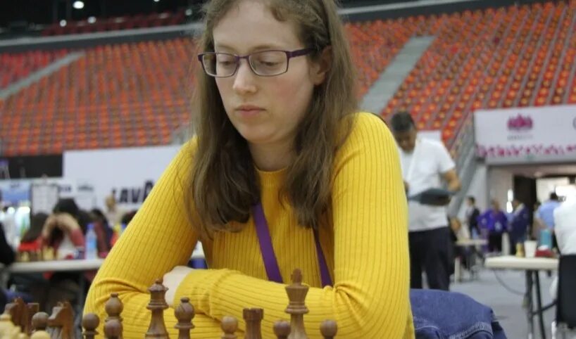 Элизабет хармон шахматистка. Бэт хармон шахматистка. Элизабет хармон шахматы. Элиза хармон шахматистка. Шахмат шахназаров.