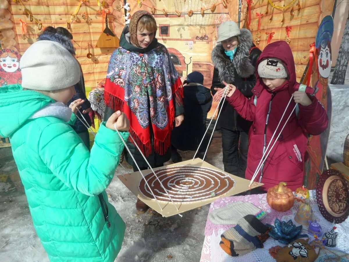 Музыкальная игра масленица повторялка. Соревнования на Масленицу. Конкурсы на Масленицу. Реквизит на Масленицу. Декорации на Масленицу.