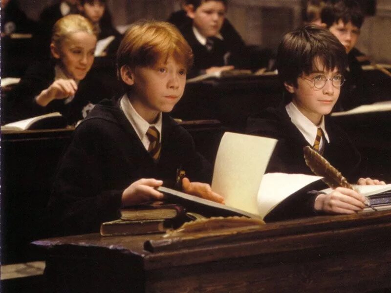 Гриффиндор ученики гарри. Школа слизерин гарри поттер. Школа гарри поттера гриффиндор. Хогвартс полумна лавгуд. Гарри поттер ученики слизерина.