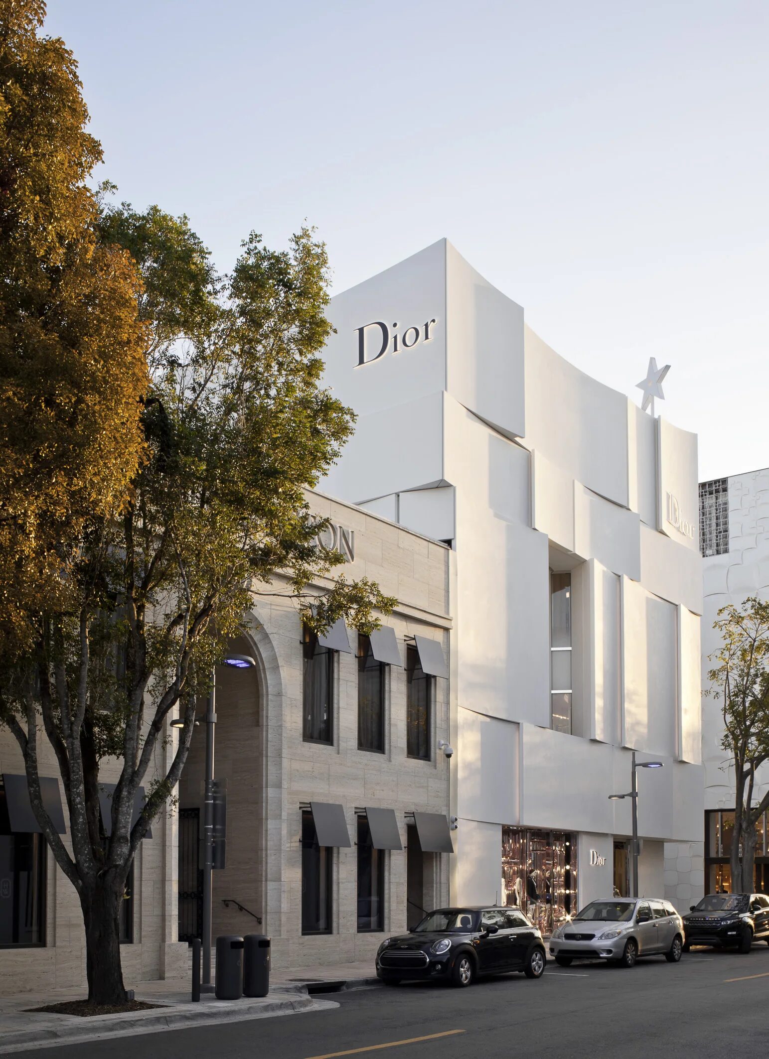 Майами бутики диор. Dior facade. Диор в Майами. Здание диор. New us projects