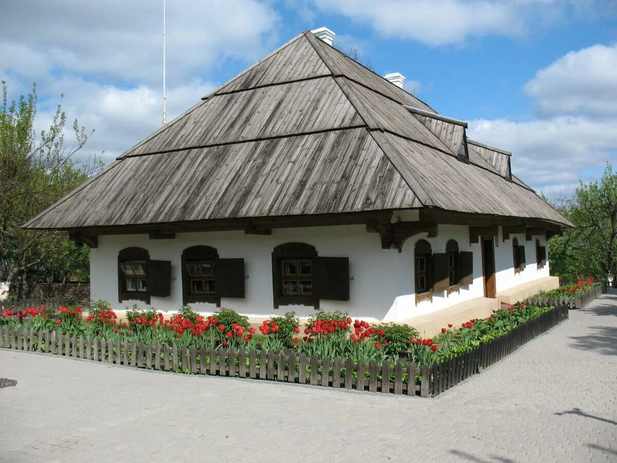 Хата мазанка кубань. Ukrainian homes. Ukrainian homes. Хата. Украинский домик.