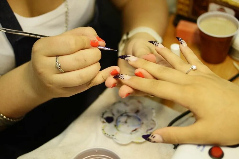 Наращивание ногтей. Гель для наращивания ногтей. Наращивание ногтей адрес. Наращивание ногтей. Маникюр наращивание ногтей.