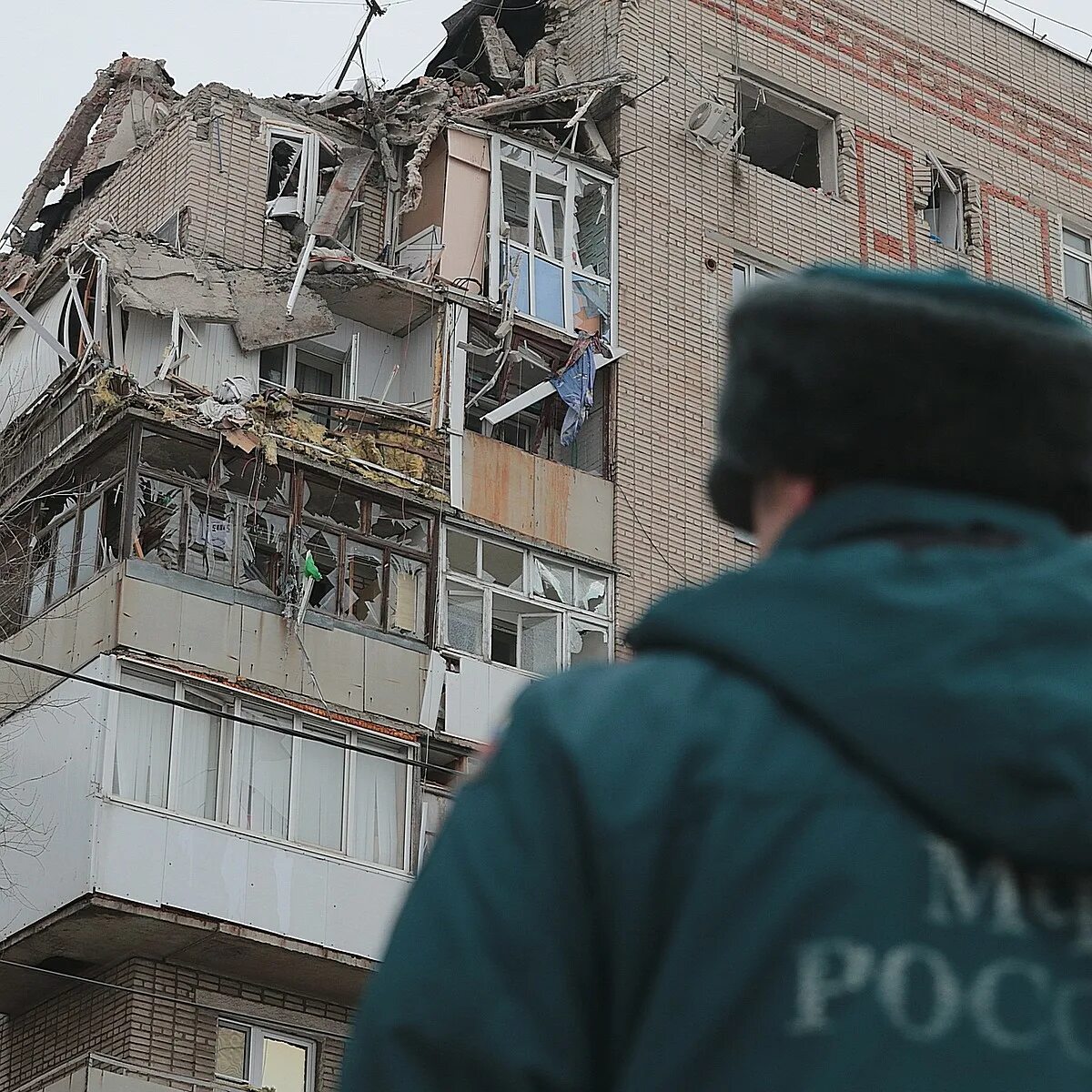Что взорвалось в г шахты. Шахты взорвался дом. взорвалась квартира в шахтах. люди под завалами картинки на верхних этажах. взрыв в шахтах ростовской области 30 октября 2008г.