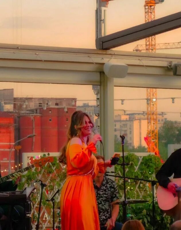 Песня хозяюшка. Песня говорят у лиды. Песня говорят у лиды. Стих мне болтать то некогда. Лида мудота исполнитель.