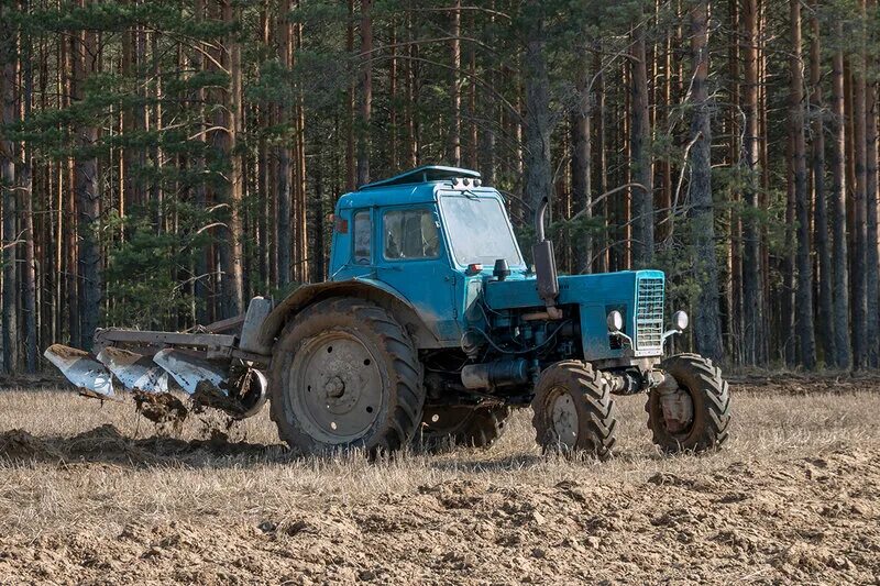 Иди трактор. Трактором “on-land”. трактор с досками. см-62 трактор. трактор который ходит.
